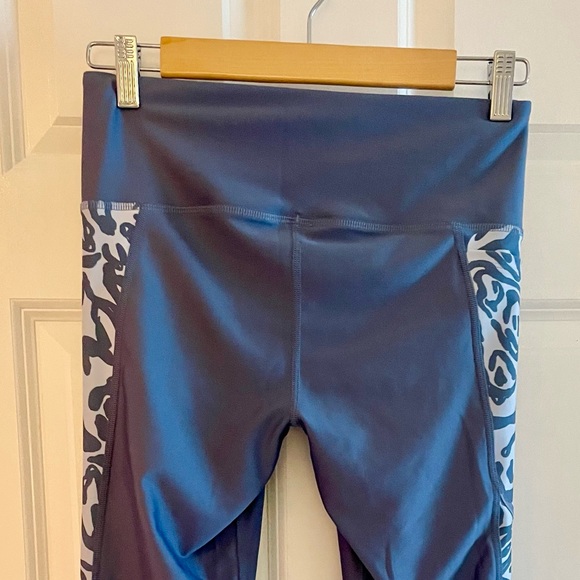 Under Armour HeatGear Compression Tonal Side Print Ankle Leggings Size Medium - Picture 6 of 6